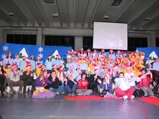 Foto di gruppo al termine del Concerto di Natale del Coro Arcobaleno