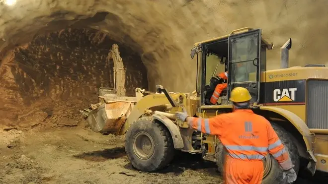 Proseguono i lavori nella galleria di col cavalier. lato belluno