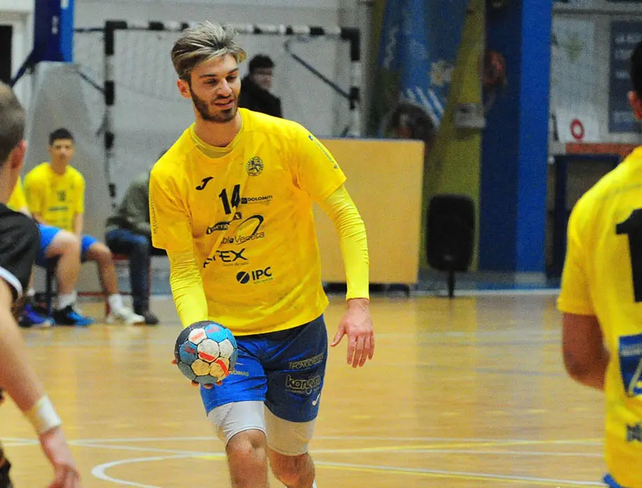Importante successo della Pallamano Belluno, che batte l'Arcobaleno Oriago fanalino di coda e ridà un po' di ossigeno alla propria classifica in serie A2.
