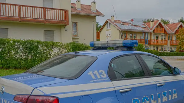 Nei garages della corte di giamosa vengono rubate due automobile ed una moto