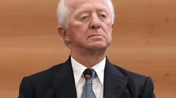 Il vicepresidente e Ad di Luxottica, Francesco Milleri (s), e il presidente di Luxottica, Leonardo Del Vecchio all'assemblea degli azionisti, Milano 19 aprile 2018. ANSA/DANIEL DAL ZENNARO