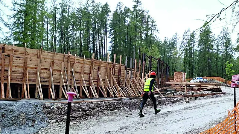 Il cantiere per la realizzazione della pista da bob di Cortina