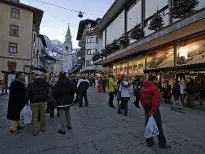 Turisti in centro a Cortina