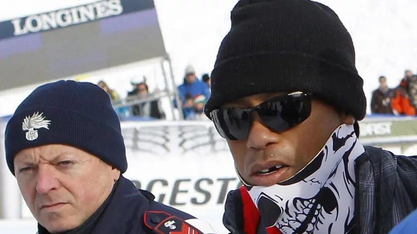 Tiger Woods (C) of the USA, boyfriend of Lindsey Vonn in the finish area after the women's FIS Alpine Skiing World Cup SuperG race in Cortina d'Ampezzo, Italy, 19 January 2015. ANSA/ANDREA SOLERO