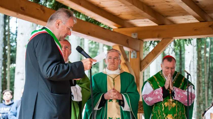 Alcune parole del Sindaco tremonti Mario. La Consacrazione del Santuario naturale dedicato a San Giovanni Paolo II a Lorenzago di Cadore.