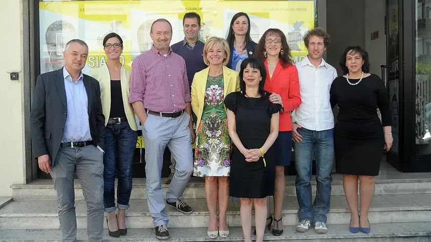 PResentazione delle due liste di supporto alla candidatira di Flavio Tosi. Foto di gruppo