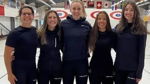 Elena Mathis (al centro) nel Team Constantini