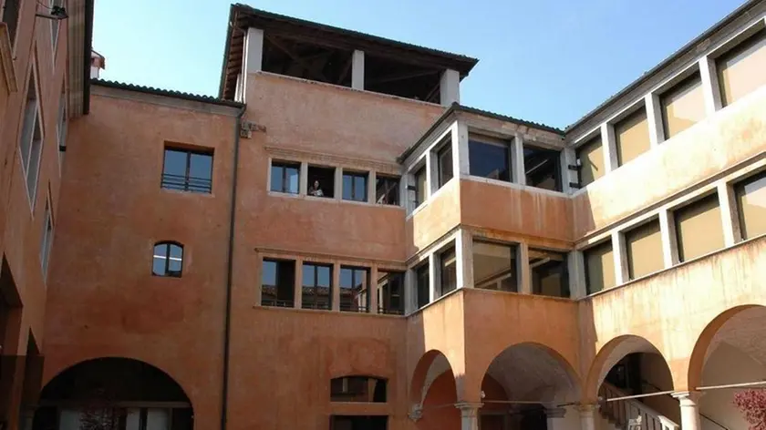 Palazzo Crepadona dove ha sede la biblioteca civica