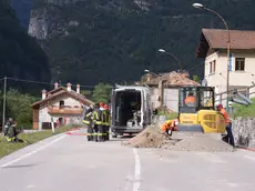 I vigili del fuoco al lavoro sull'Agordina