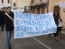 a zoldo alto manifestazione di protesta contro la chiusura dell'ufficio postale