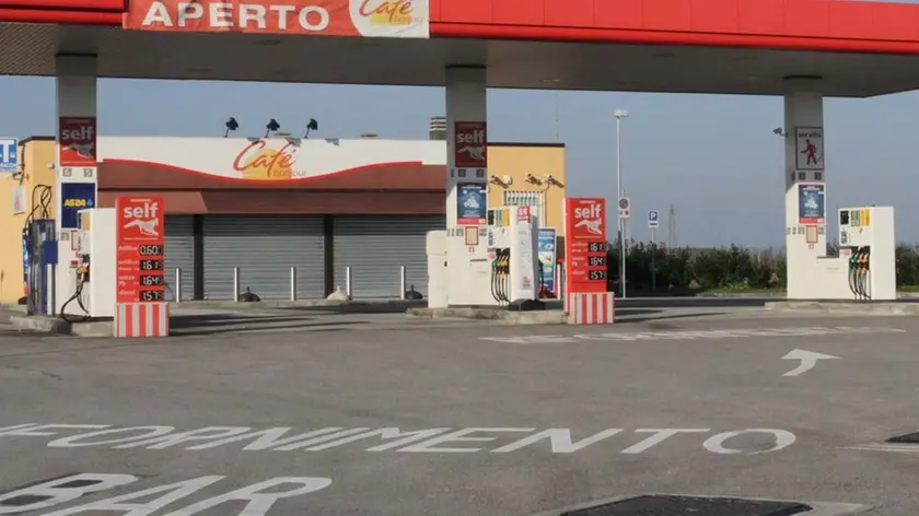 FILIPPI CASALE SUL SILE FURTI DISTRIBUTORI DI BENZINA, IN FOTO ''TOTAL ERG''