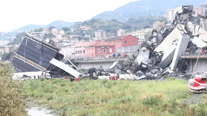 14/08/2018 Genova, crolla il Ponte Morandi, viadotto autostradale A10 sul torrente Polcevera, decine di morti e feriti