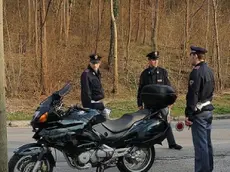 La polizia Stradale accanto alla motocicletta dell’alpino Andrea Campana