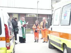 La benedizione delle ambulanze