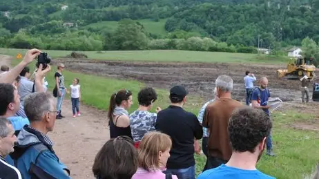 PERONA - BELLUNO - Manifestazione a Levego contro la distruzione del Biotopo nell'ex cava di argilla per costruire una zona industriale - LEVEGO - BIOTOPO - MANIFESTAZIONE