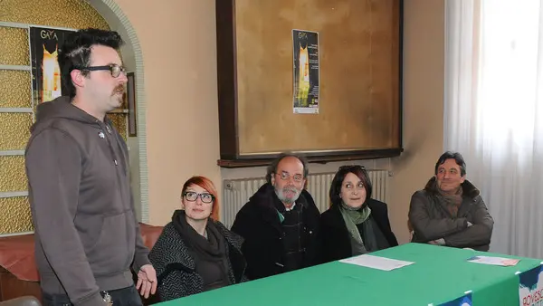 conferenza stampa al teatro comunale "rovesci e dritti"