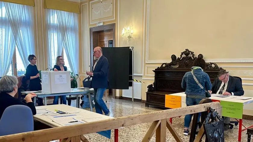 Un momento delle elezioni provinciali