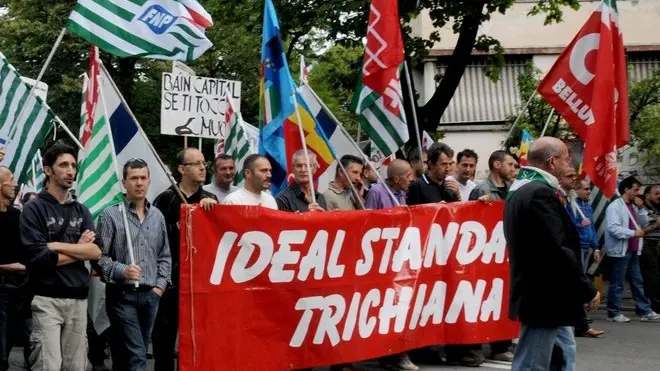 Belluno, 26 Settembre 2009. Manifestazione dei lavoratori delle aziende della pÃ¨rovincia di Belluno.La protesta a Belluno dei lavoratori Ideal Standard