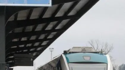 Belluno, 10 dicembre 2007. Alla stazione di Belluno arriva il nuovo servizio navetta di trenitalia Il Minuetto