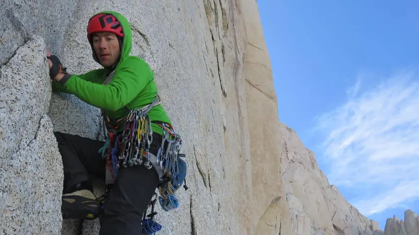 Corrado 'Korra' Pesce, l'alpinista italiano originario di Novara, ma da anni residente a Chamonix, ferito da una scarica di pietre sul Cerro Torre, sulle Ande argentine, in una foto tratta da Facebook. FACEBOOK CORRADO PESCE ++ATTENZIONE LA FOTO NON PUO' ESSERE RIPRODOTTA O PUBBLICATA SENZA L'AUTORIZZAZIONE DELLA FONTE CUI SI RINVIA++
