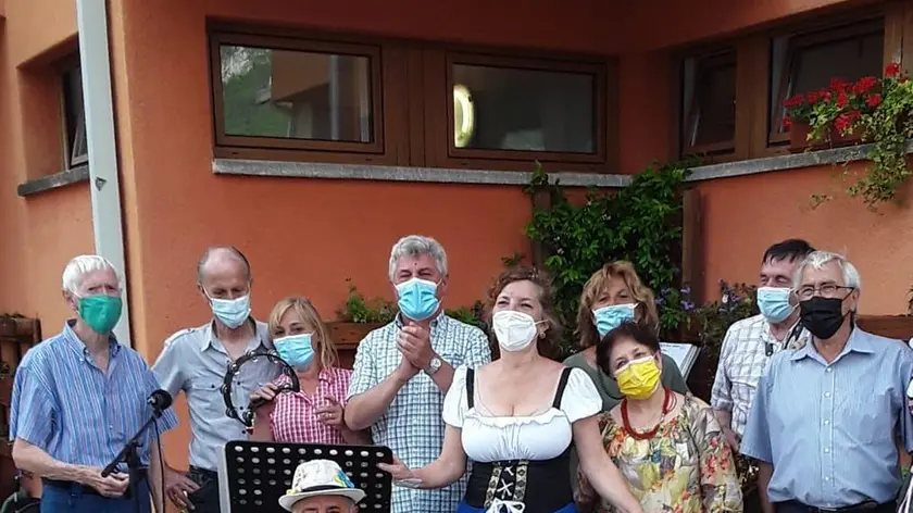 Una festa per gli ospiti alla casa di riposo Barzan di Longarone