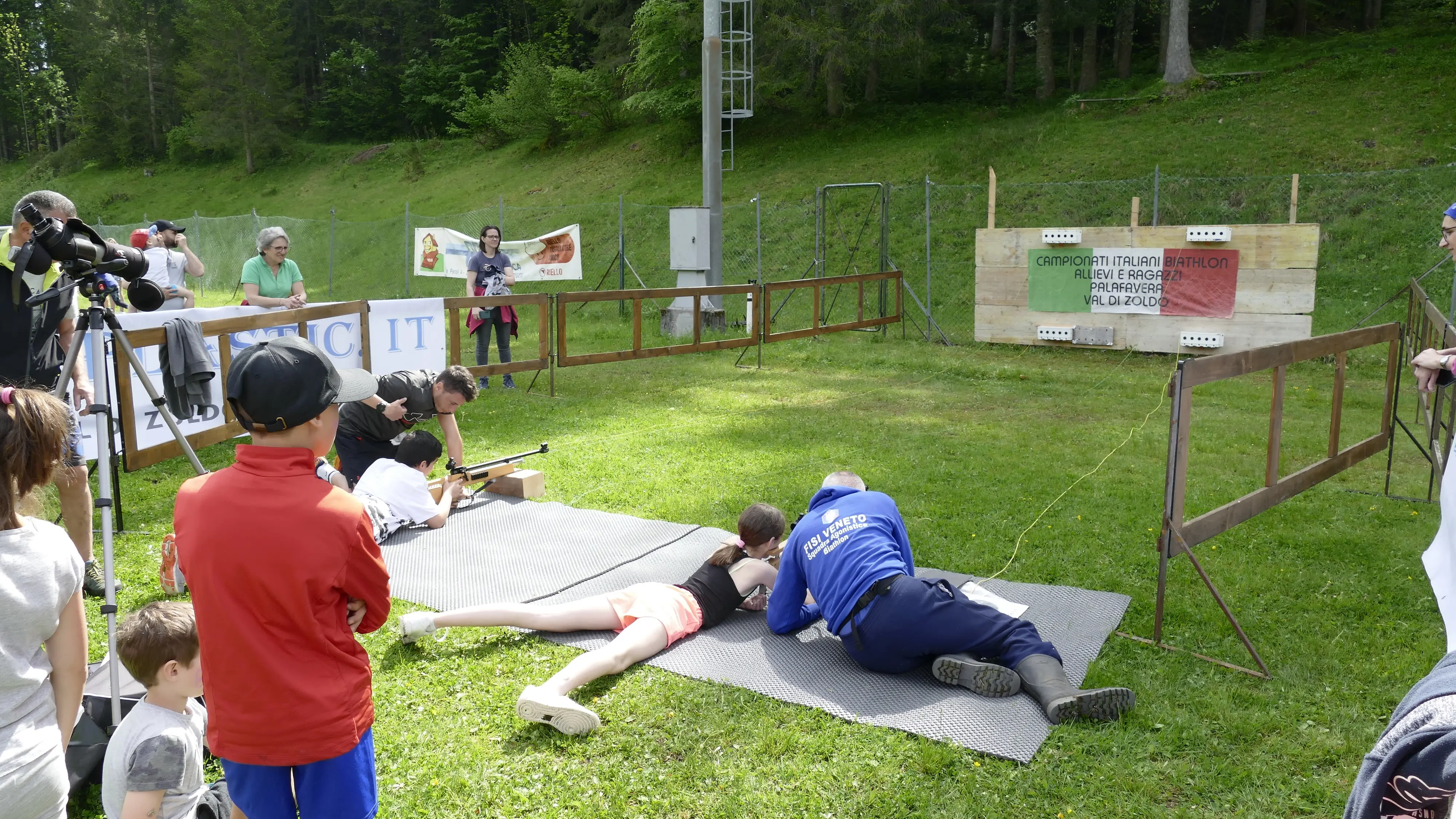 Val di Zoldo, i ragazzi si cimentano con il biathlon alla festa dello sport a Pralongo