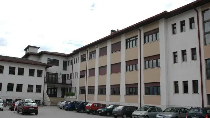 Belluno, 2004. La scuola media inferiore Ippolito Nievo. - La scuola Nievo