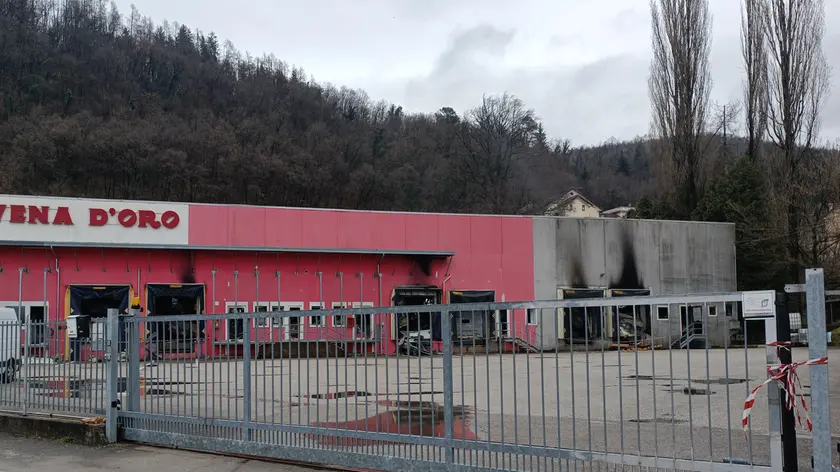 Il capannone della Vena d’Oro dopo l’intervento dei vigili del fuoco