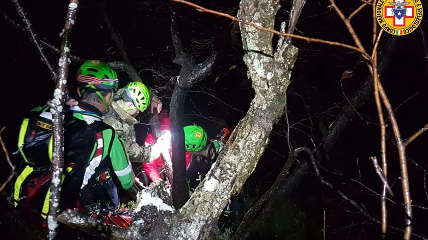 Soccorso alpino impegnato in una ricerca in notturna (Foto Corpo nazionale soccorso alpino e speleologico del Veneto)