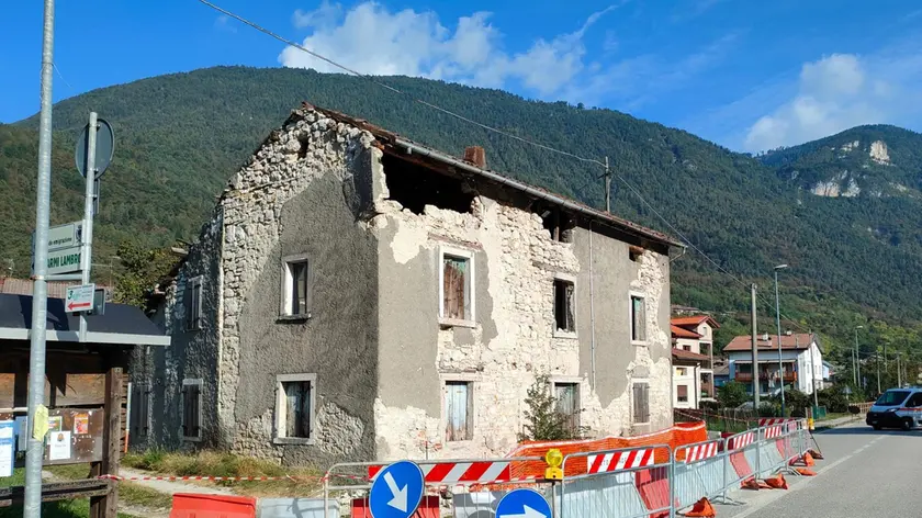 L'edificio di Fastro d'Arsiè da demolire