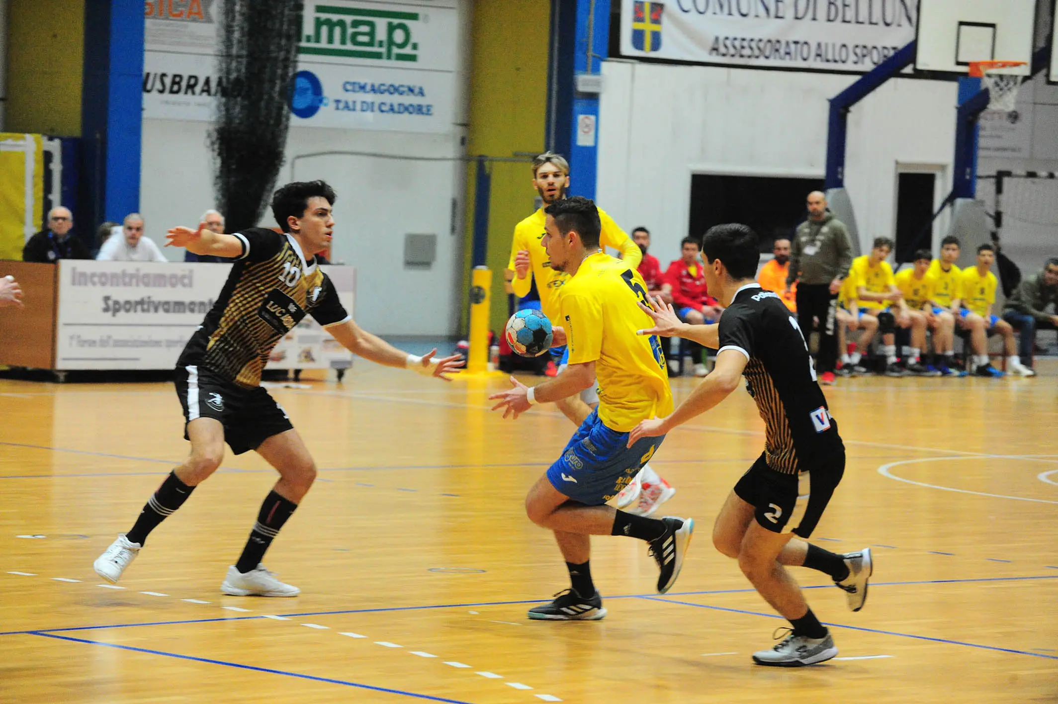 Importante successo della Pallamano Belluno, che batte l'Arcobaleno Oriago fanalino di coda e ridà un po' di ossigeno alla propria classifica in serie A2.