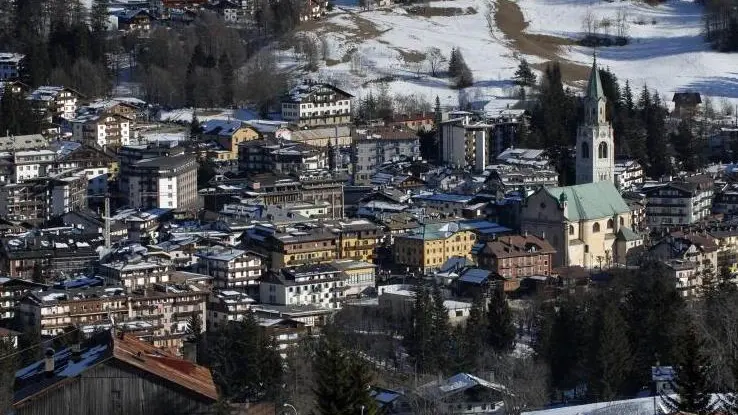 Cortina d'Ampezzo, 28 ottobre 2006. Veduta del paese - Una veduta di Cortina da sempre nel mirino degli speculatori