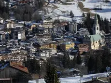 Cortina d'Ampezzo, 28 ottobre 2006. Veduta del paese - Una veduta di Cortina da sempre nel mirino degli speculatori