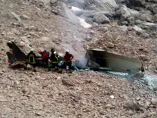 I resti del Cessna caduto ad un chilometro e mezzo in linea d'aria sopra il rifugio Contrin, appena sotto il passo dell'Ombretta, 17 agosto 2013. Si è schiantato alla base della parete sud-ovest della Marmolada. ANSA/UFFICIO STAMPA +++EDITORIAL USE ONLY - NO SALES+++