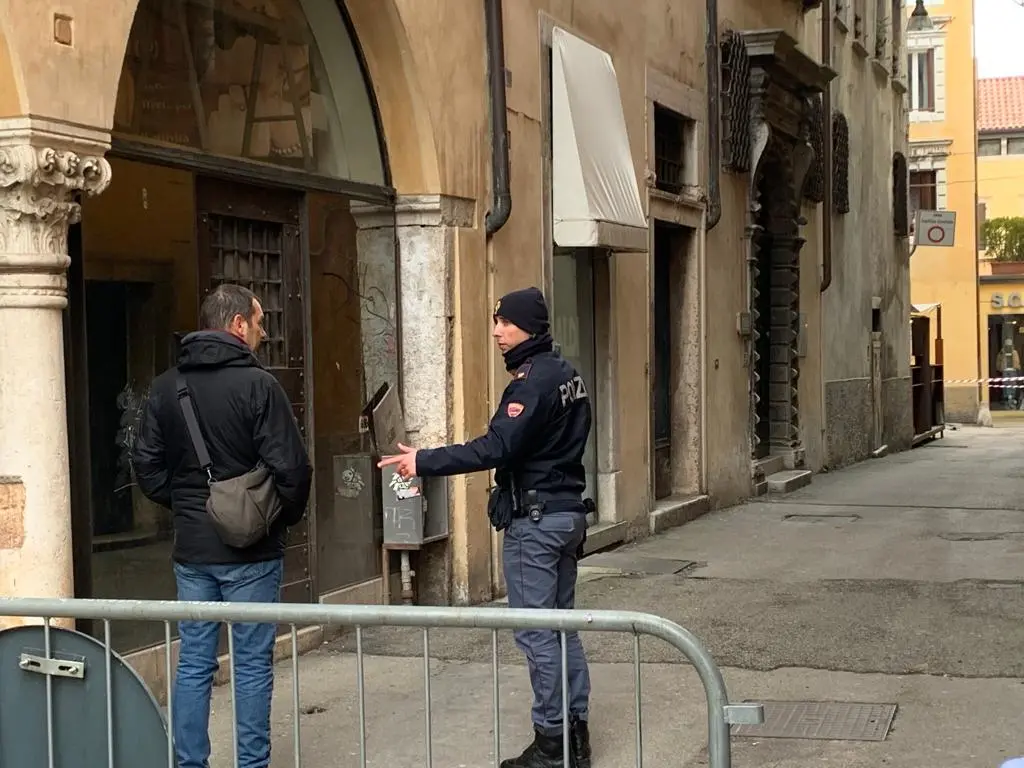 La polizia in via Cansiglio