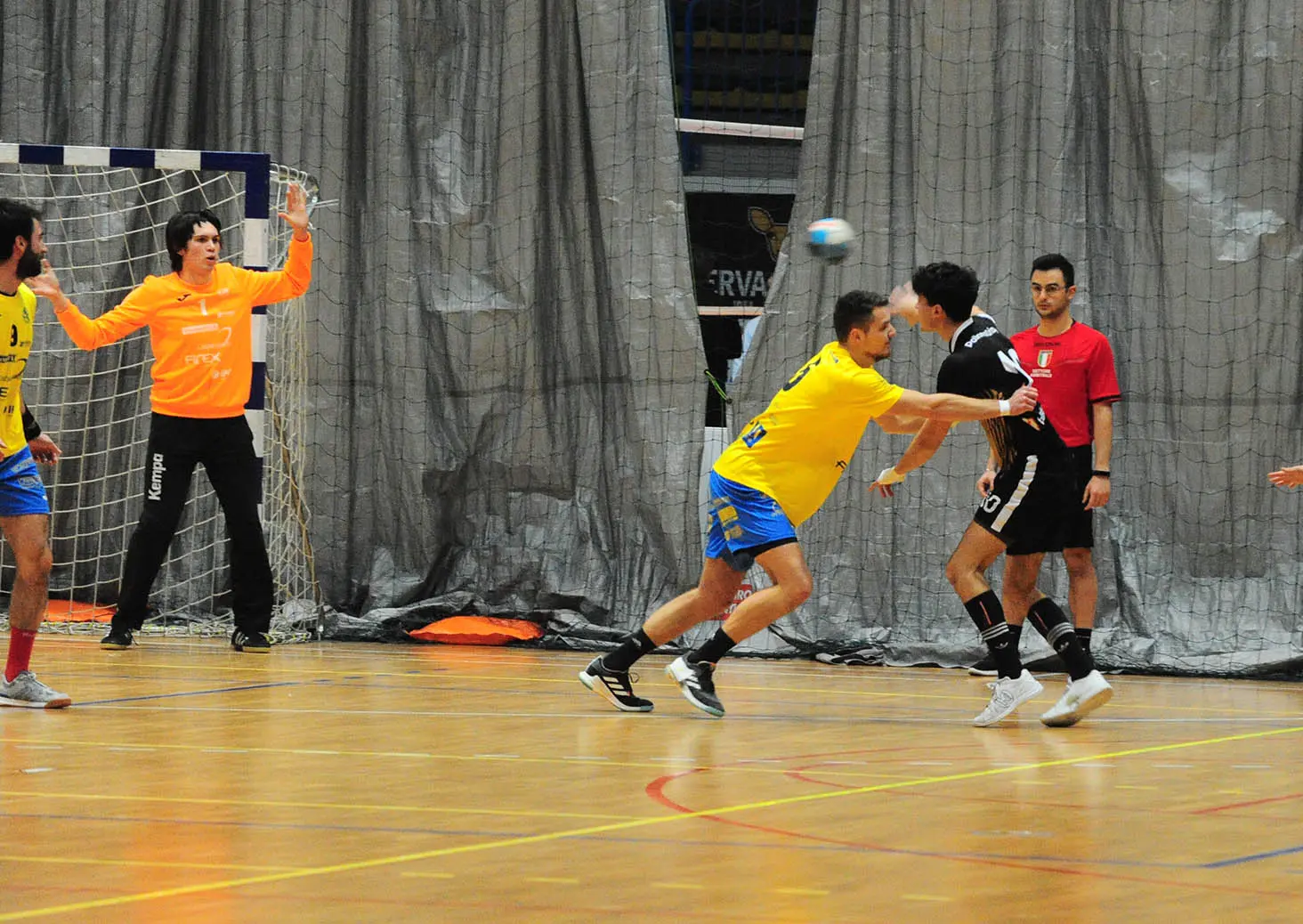 Importante successo della Pallamano Belluno, che batte l'Arcobaleno Oriago fanalino di coda e ridà un po' di ossigeno alla propria classifica in serie A2.