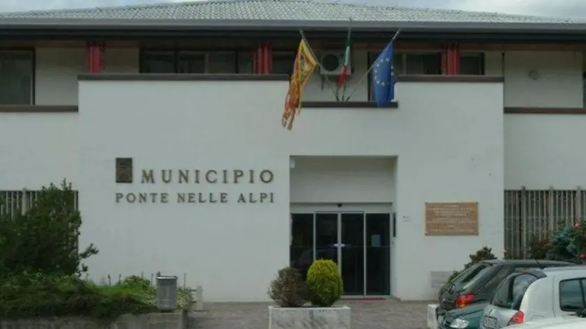 Il municipio di Ponte nelle Alpi