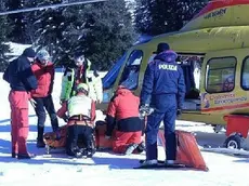 Un soccorso in elicottero da patre della polizia di Stato e del personale del Suem