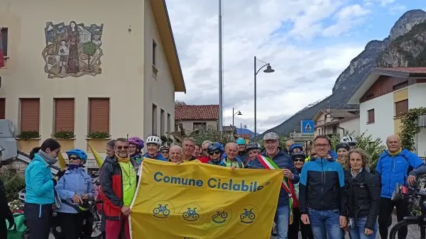 La consegna della bandiera Fiab di Comune ciclabile a Soverzene