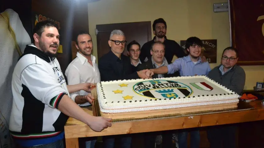 Fabrizio Ravanelli con il direttivo della Juventus Club Belluno Pavel Nedved