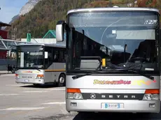 Agordo (BL), 26 Ottobre 2005, Stazione Dolomitibus - Agordo (BL), 26 October 2005, Dolomitibus station - Le tariffe pubblicate da Dolomiti bus sono in vigore dal 1º settembre