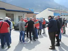 La protesta dei lavoratori Diab davanti all'azienda