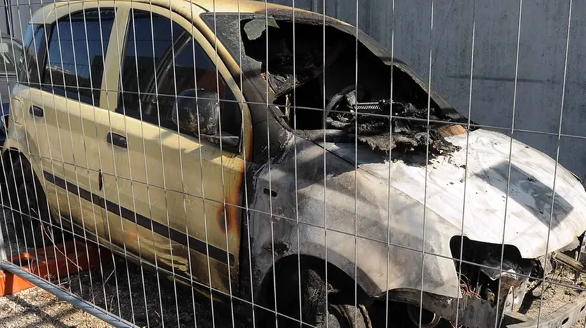 Incendio probabilmente doloso dell'auto di ORso Grigio