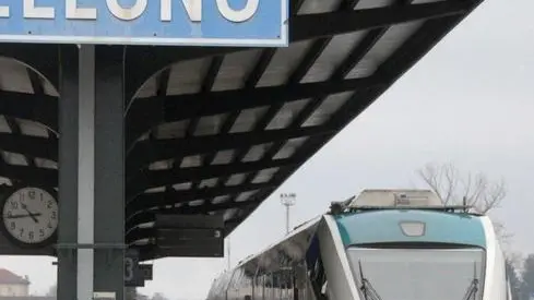 Belluno, 10 dicembre 2007. Alla stazione di Belluno arriva il nuovo servizio navetta di trenitalia Il Minuetto