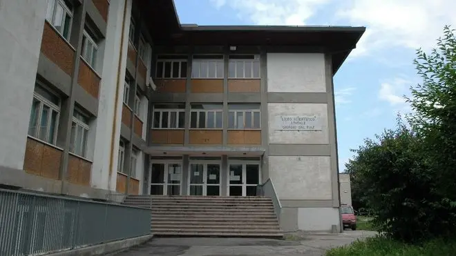Feltre liceo scientifico Dal Piaz nella sede dell'ex scuola media Luzzo