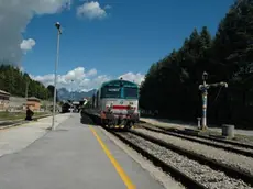 Treno regionale per Calalzo spinto dal locomotore D445 1124. - Un treno in arrivo nella stazione di Calalzo