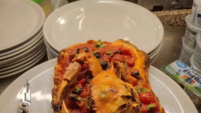 La pizza con il granchio blu di Calalzo