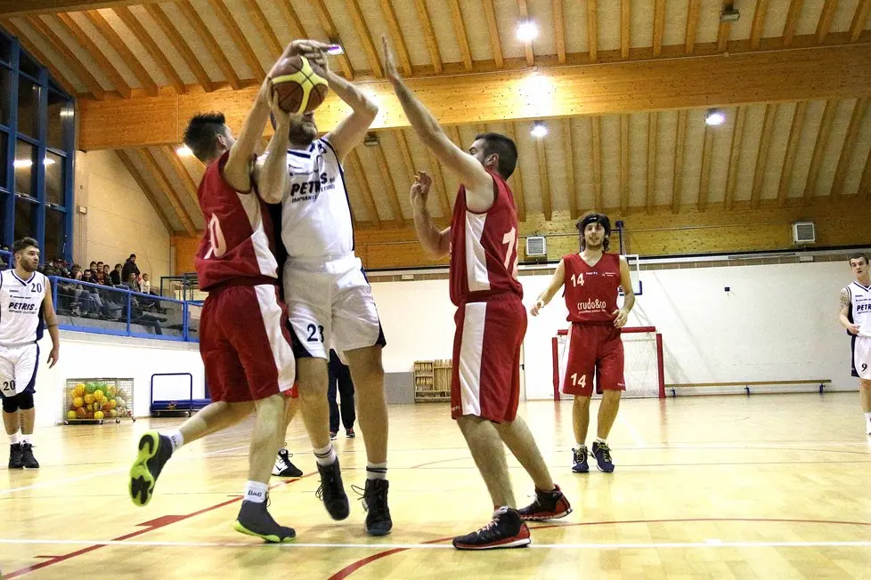 Derby di Prima divisione di basket Fonzaso - Kindergarten