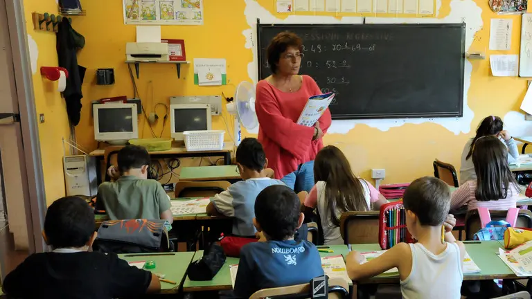 17/09/2008 ROMA LA SCUOLA IQBAL MASIH . LEZIONE IN UNA CLASSE DI III ELEMENTARE