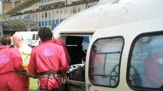 Un elicottero di Dolomiti Emergency